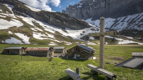 Refuge Alfred Wills sur le plateau d'anterne réserve naturelle sixt passy sixt fer à cheval
